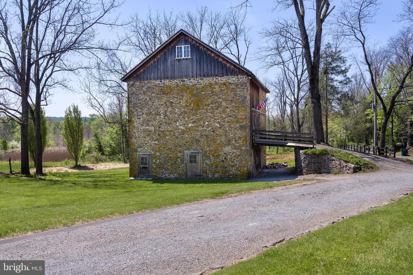 6324 Pidcock Creek Road photo 21