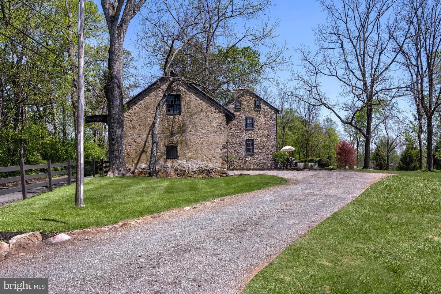 6324 Pidcock Creek Road photo 7