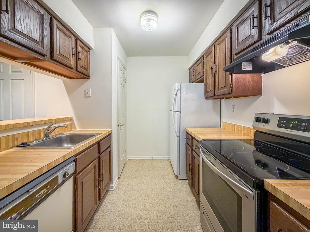 638 Palmer Lane photo 11