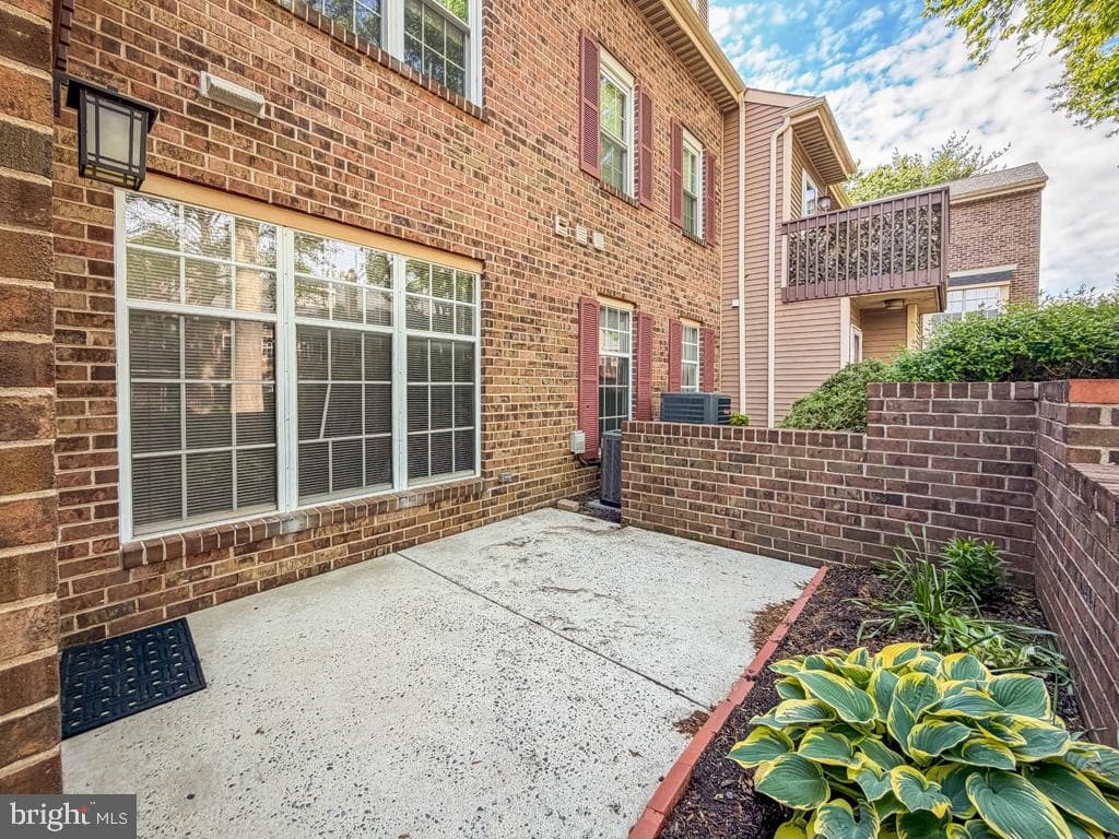 638 Palmer Lane photo 3