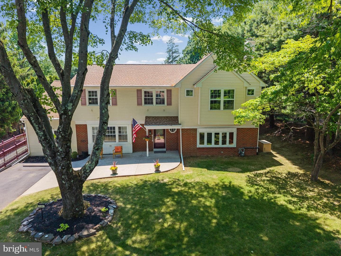 244 Wisteria Drive photo 2