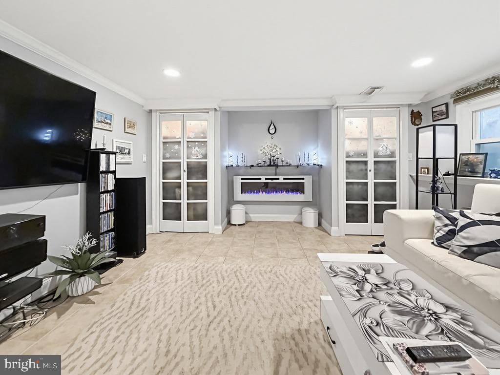 254 Allen Lane photo 48