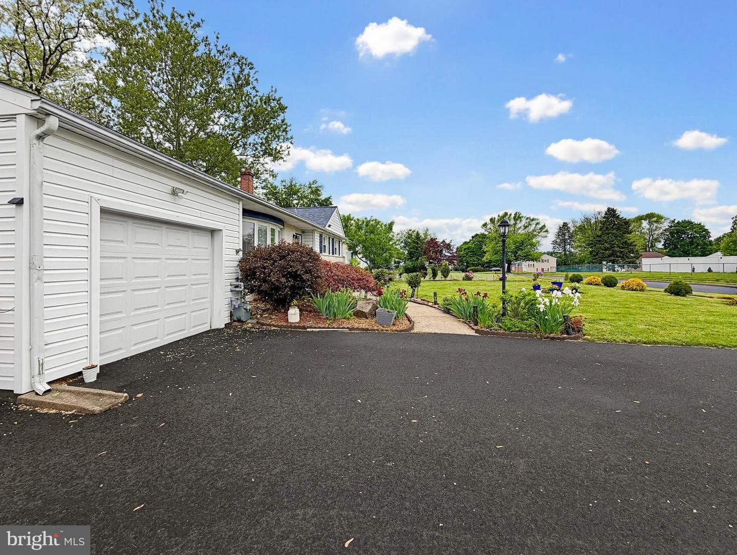 254 Allen Lane photo 5