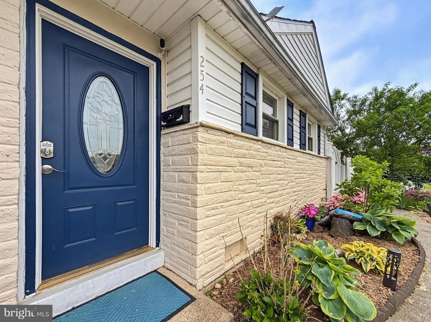 254 Allen Lane photo 9