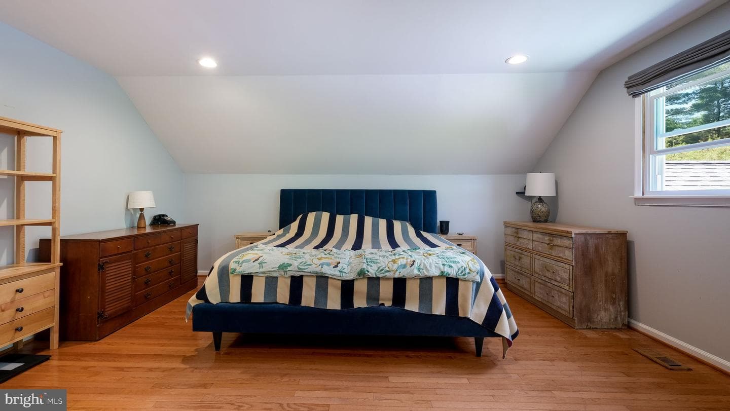 1270 Oxford Valley Road photo 23
