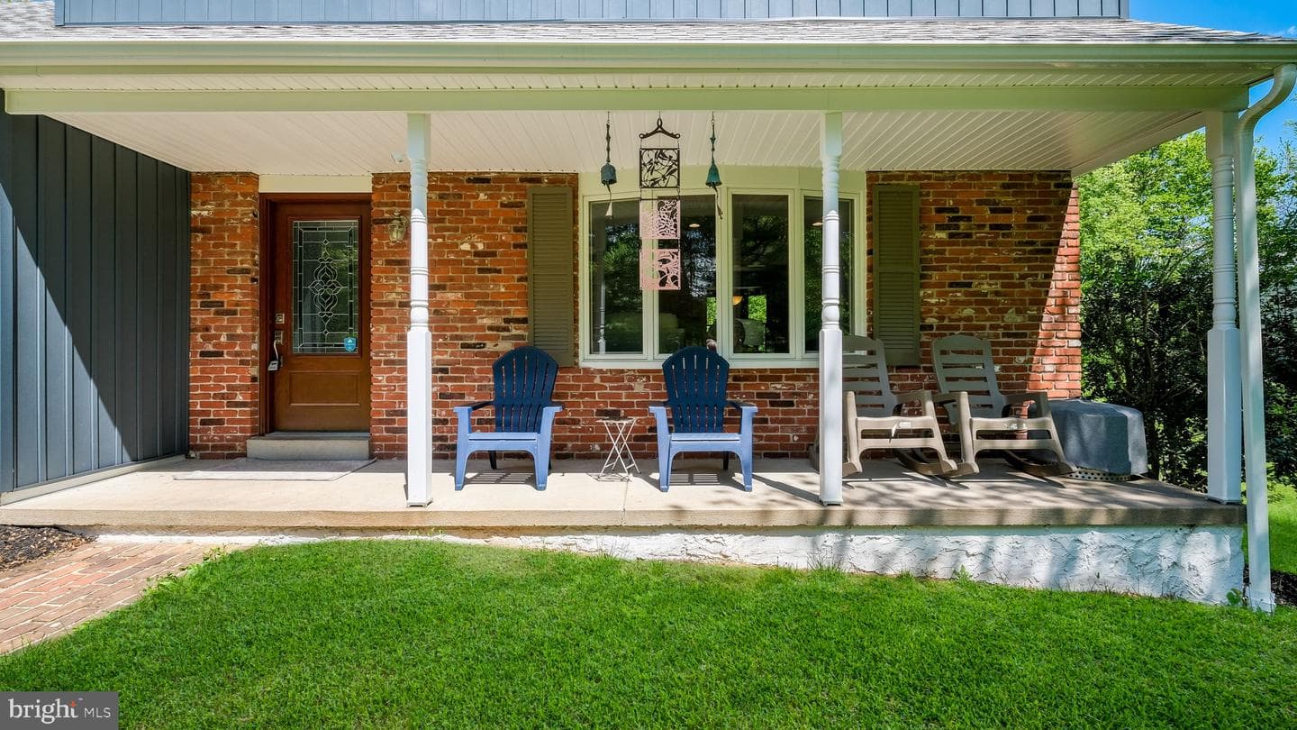 1270 Oxford Valley Road photo 3