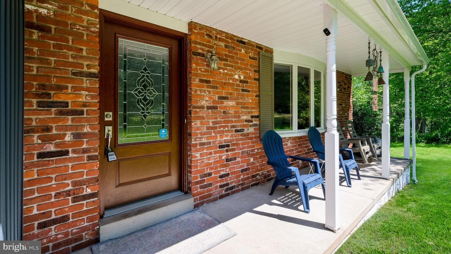 1270 Oxford Valley Road photo 4
