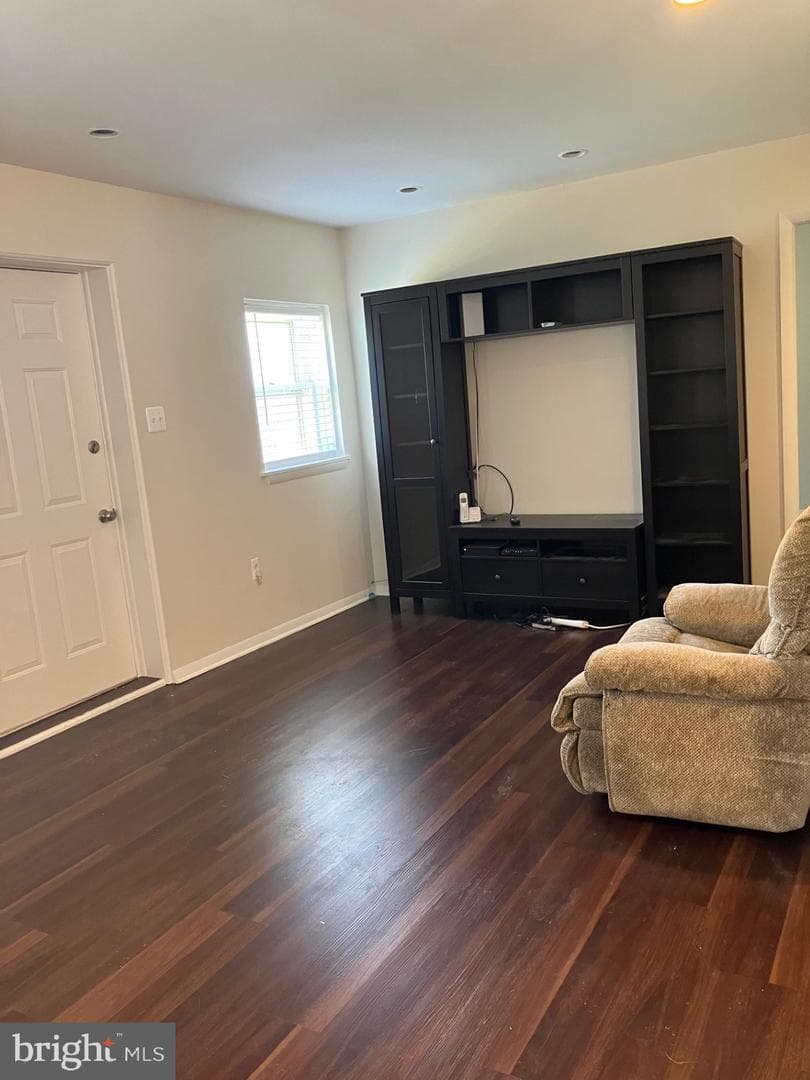 2860 High Avenue photo 3