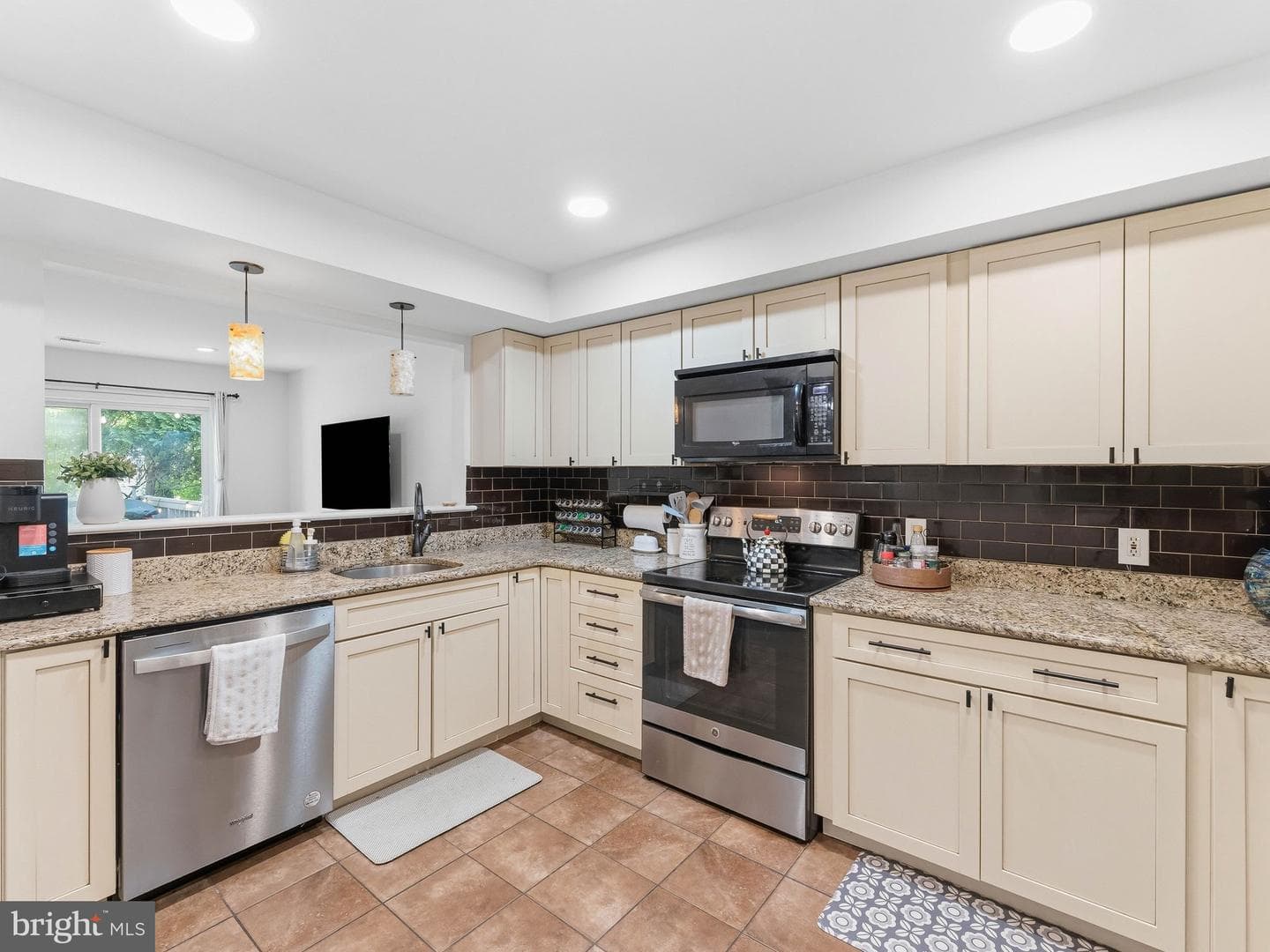 436 Whittier Drive photo 8