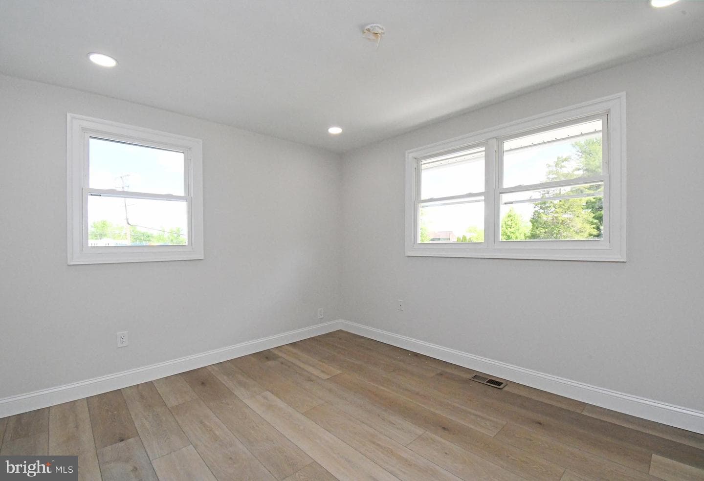 1554 Park Drive photo 34
