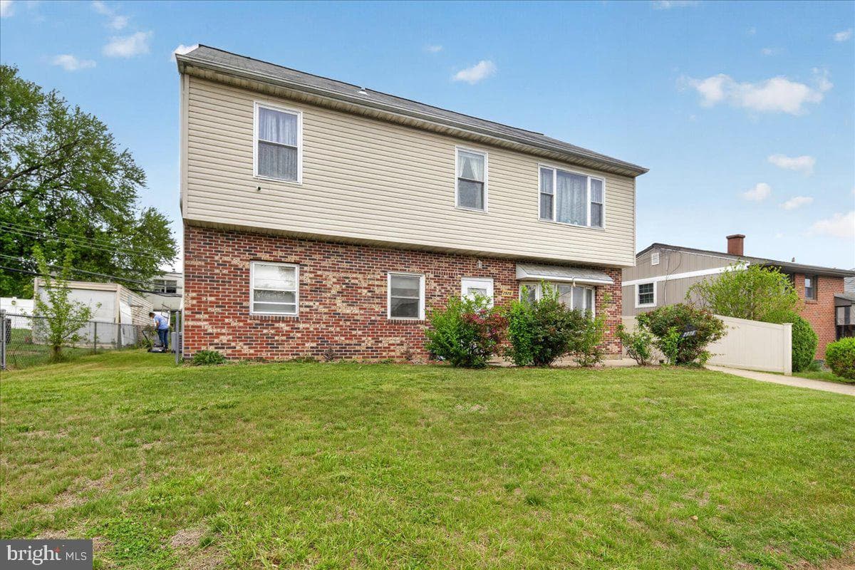 2928 Windsor Drive photo 9