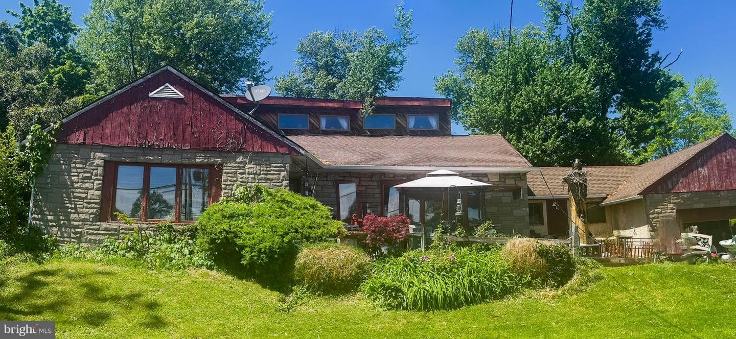 1312 Frosty Hollow Road, Levittown