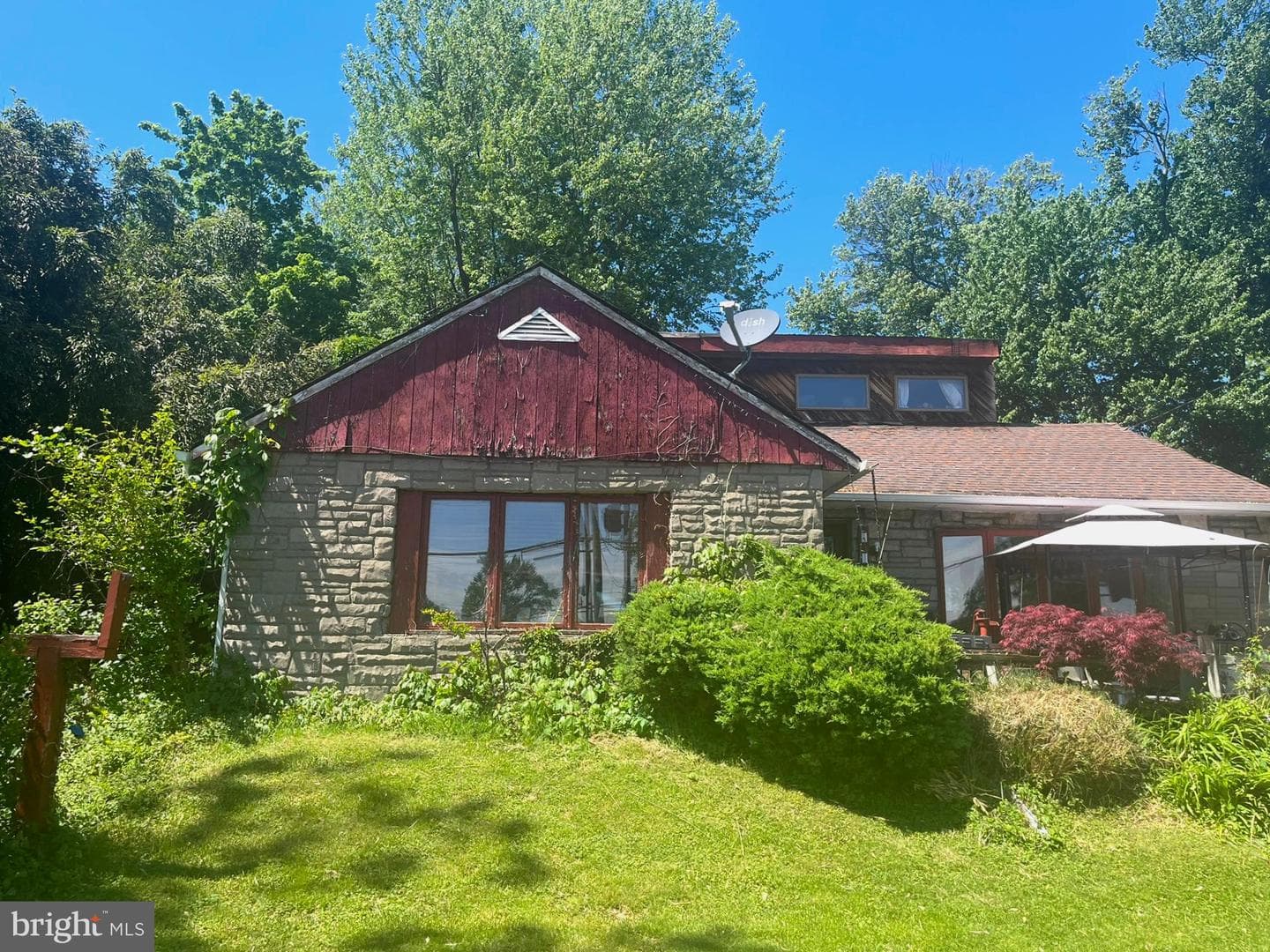 1312 Frosty Hollow Road, Levittown