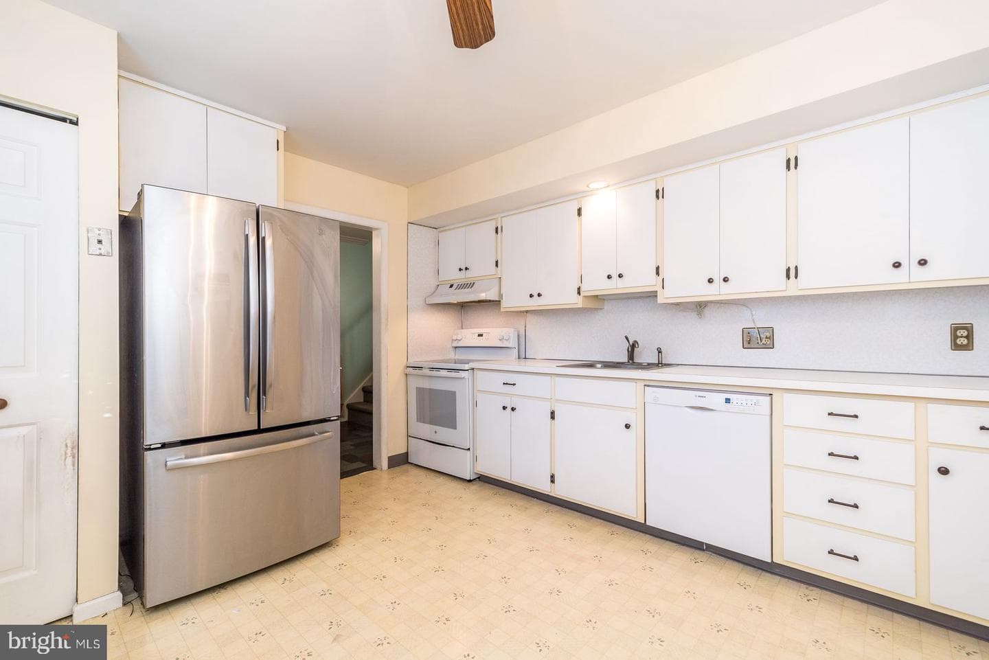 207 Hickory Drive photo 4