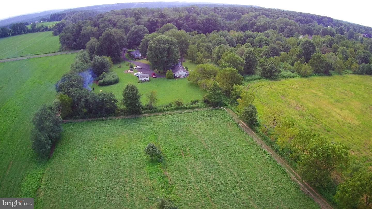 5723 Silo Hill Road photo 4