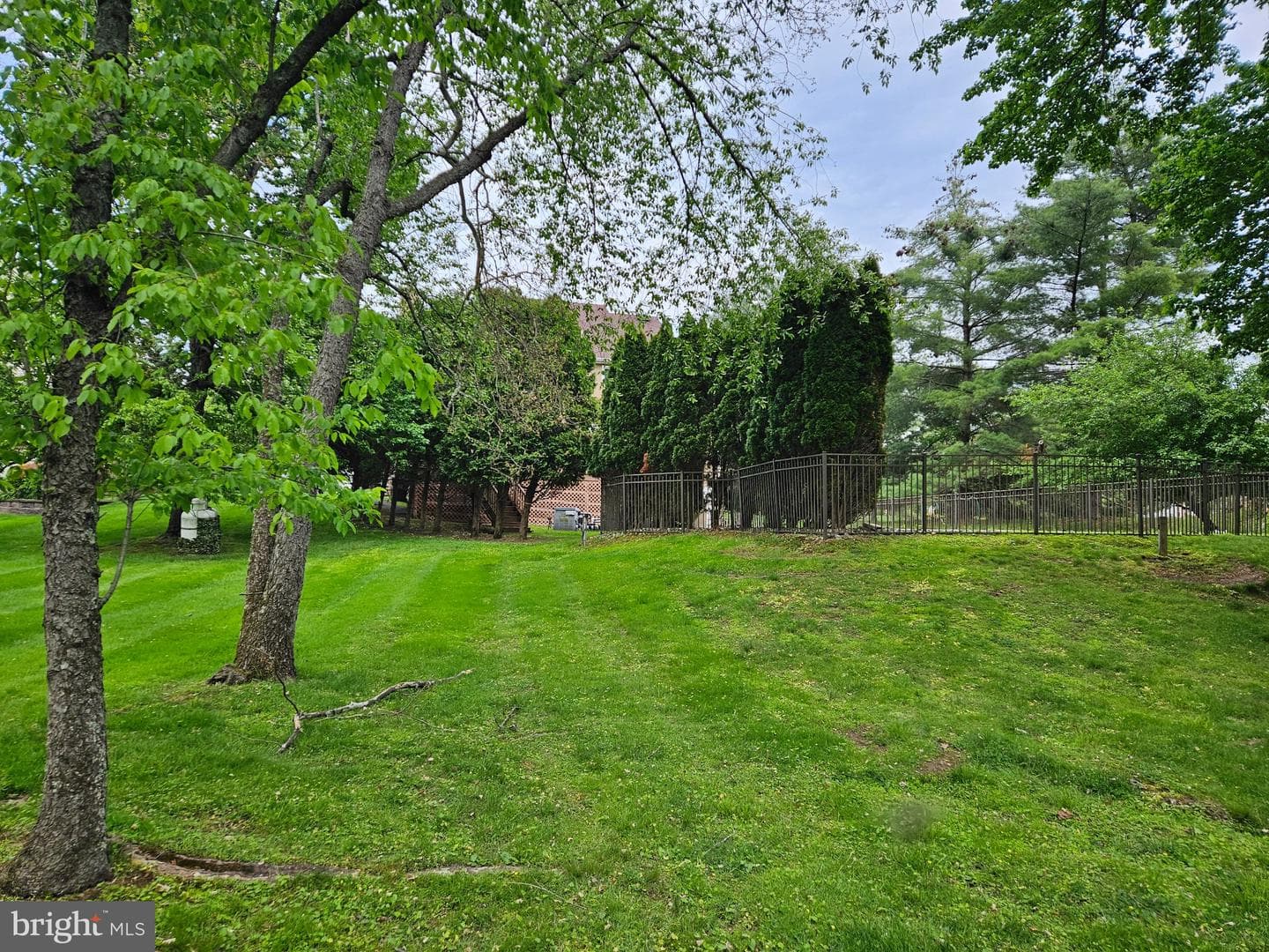 12 Tanyard Road photo 60