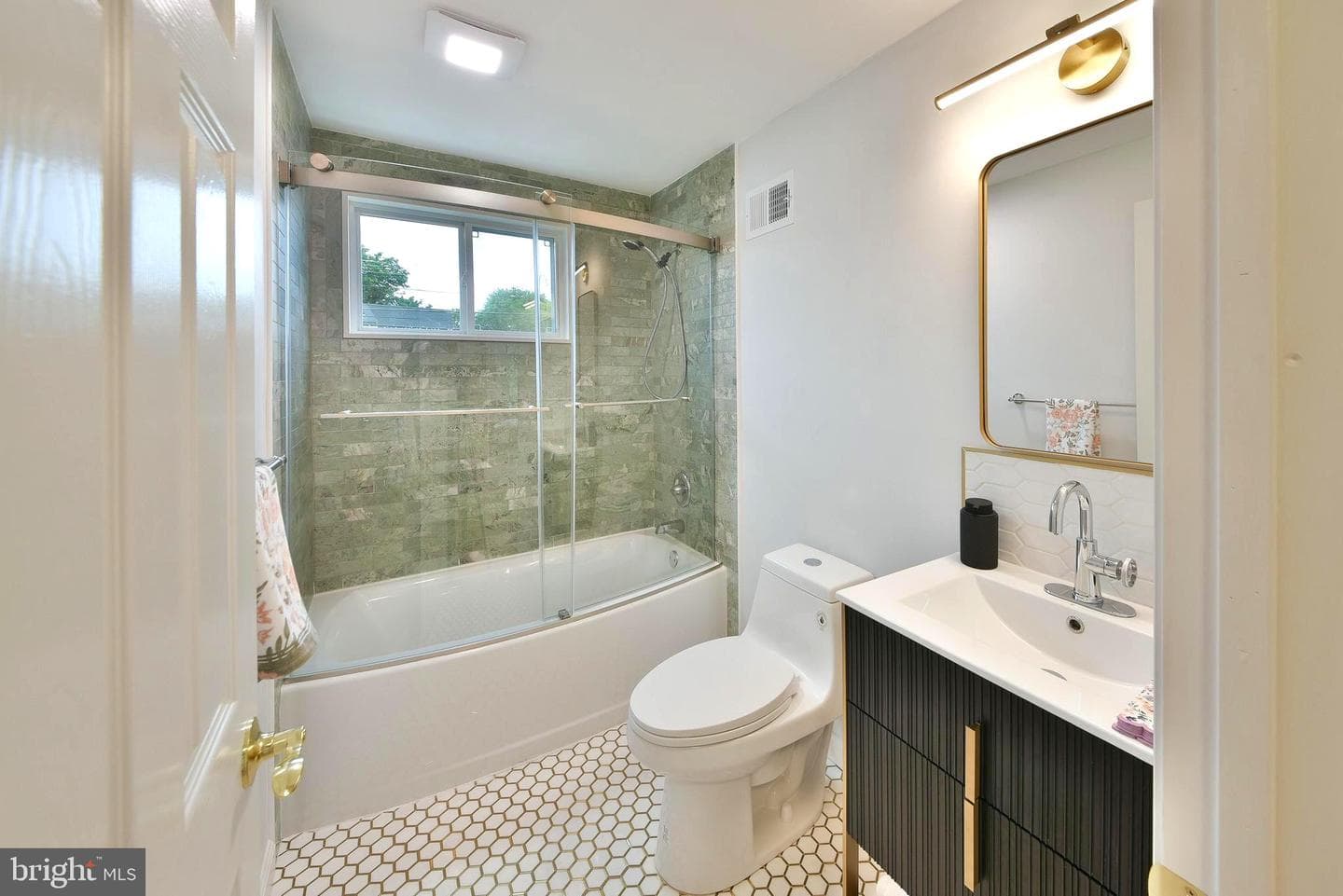 120 Orchard Drive photo 24