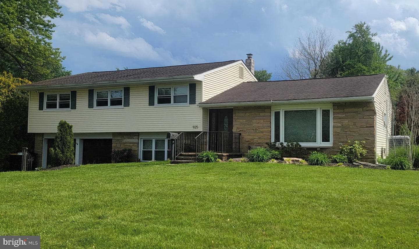 925 Big Oak Road, Yardley