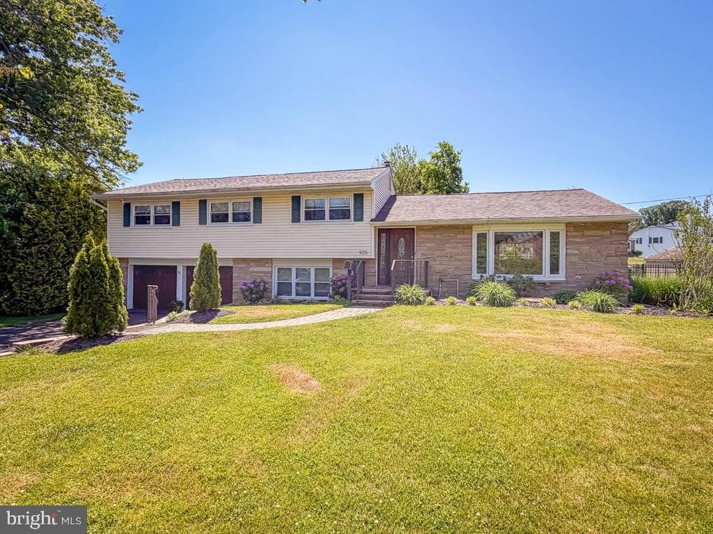 925 Big Oak Road, Yardley