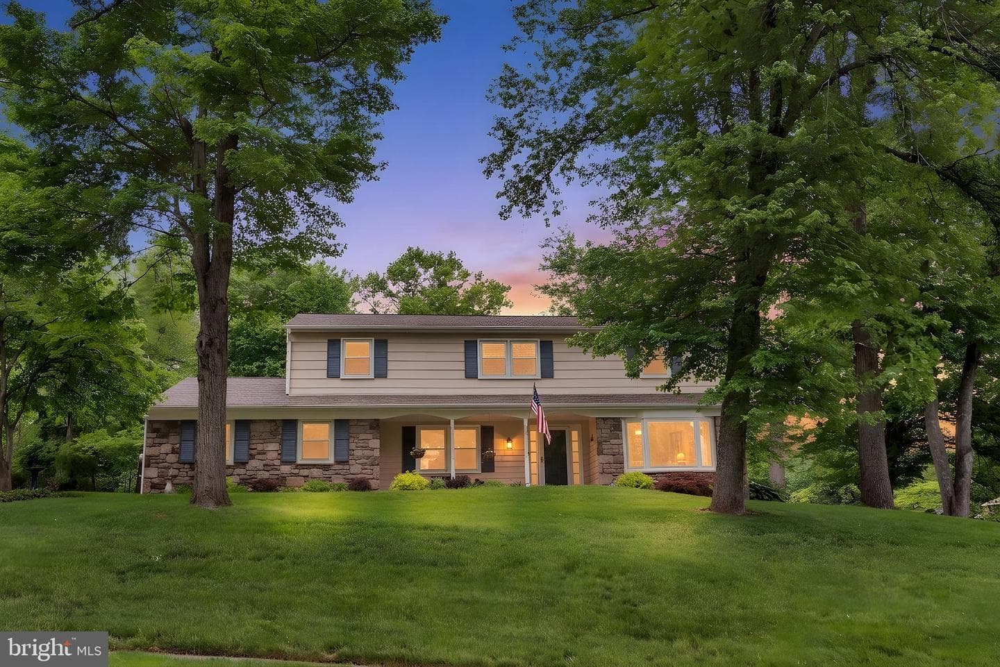 1144 Dickinson Dr photo 2