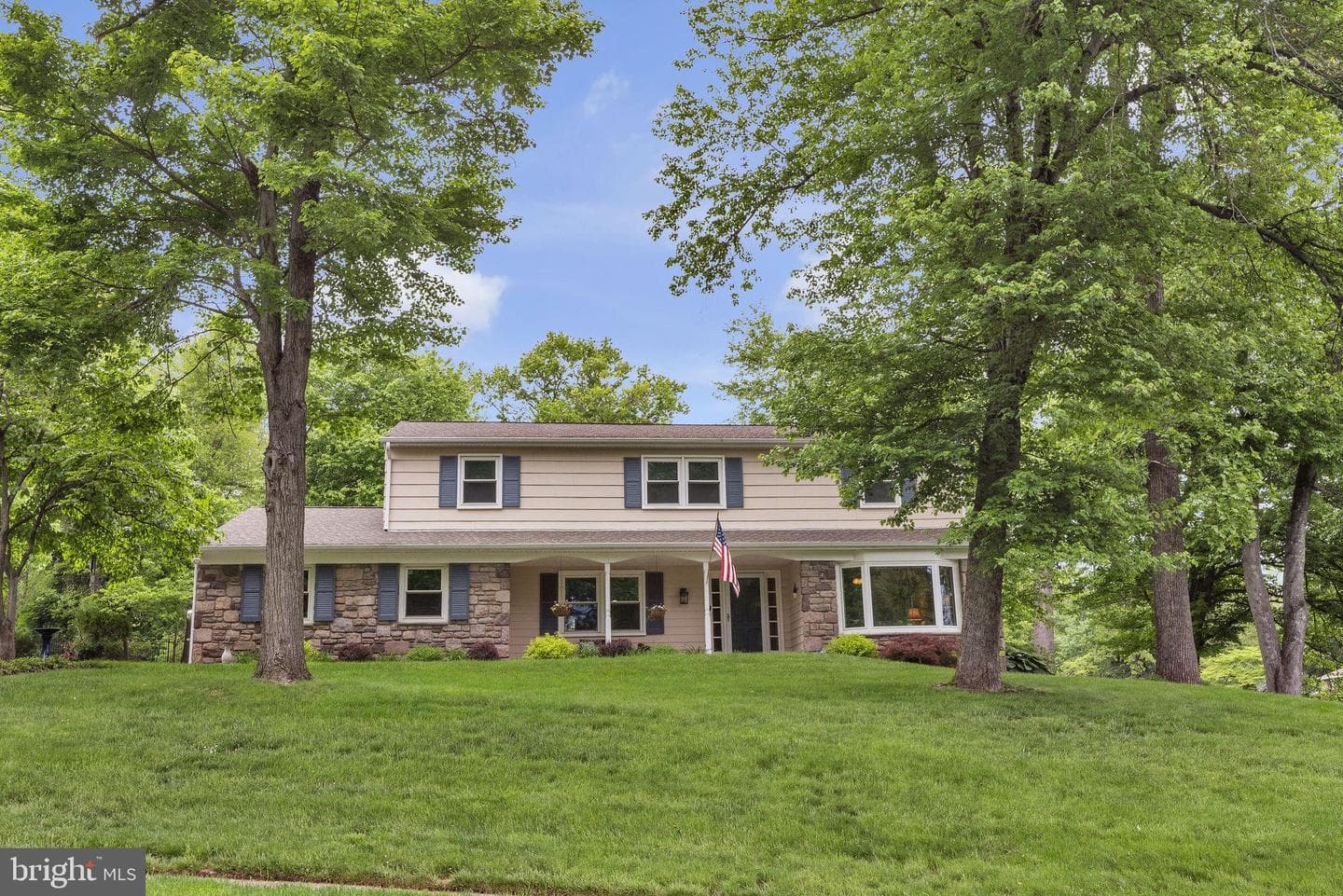 1144 Dickinson Dr photo 3