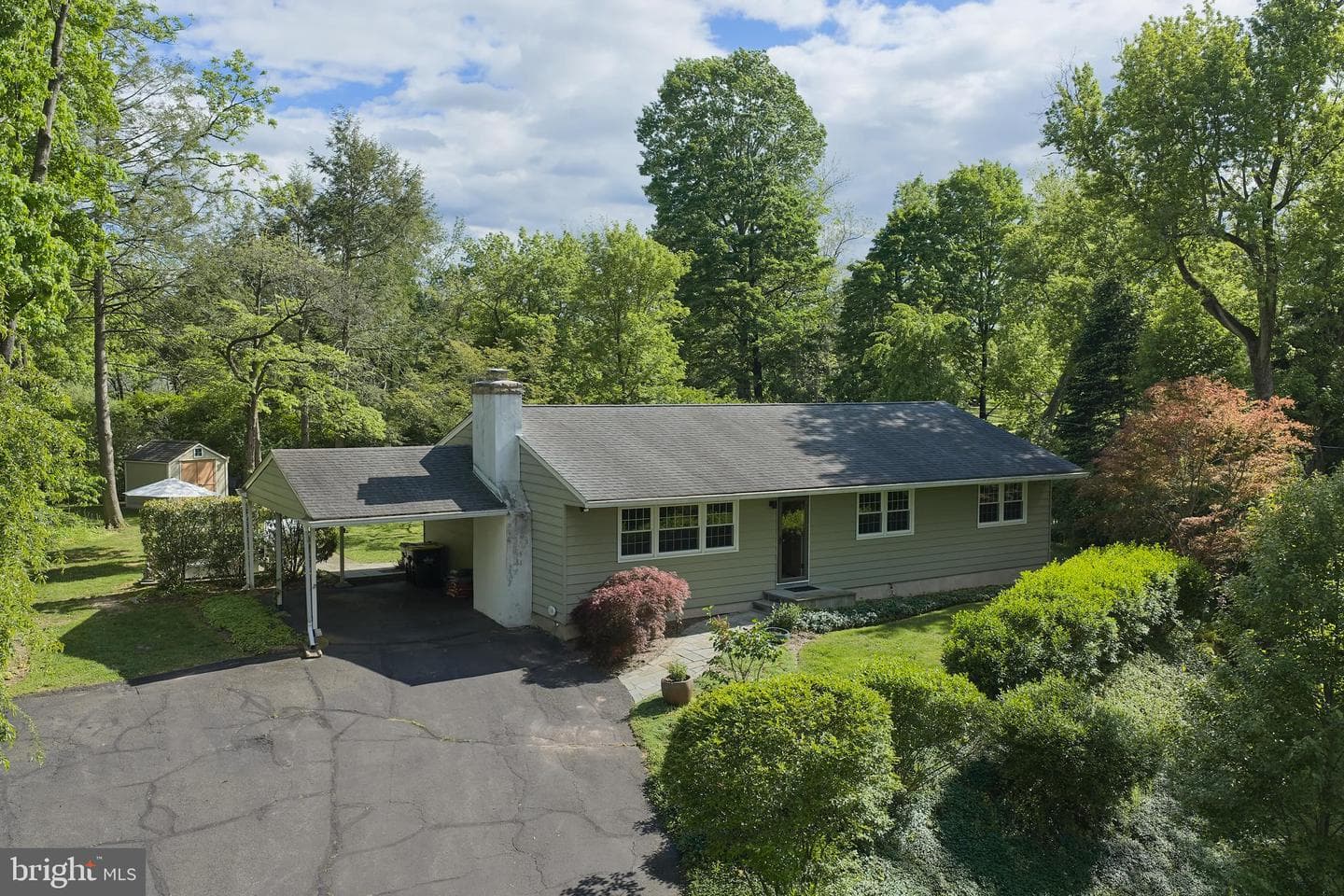 77 Sunset Drive photo 2