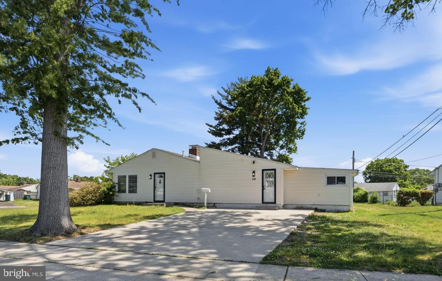54 Freedom Lane, Levittown