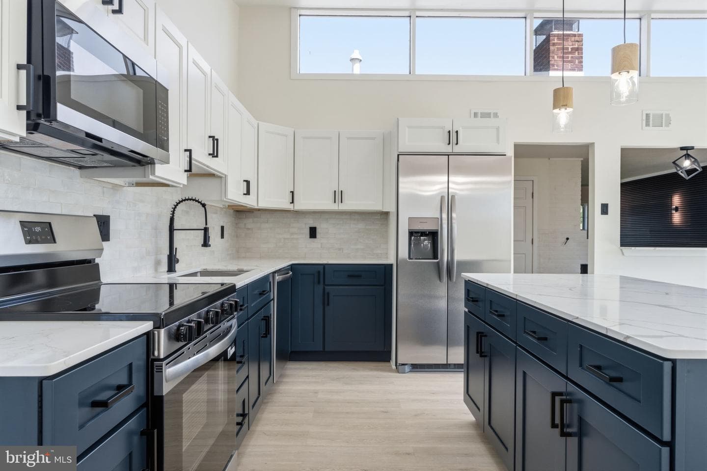 54 Freedom Lane, Levittown