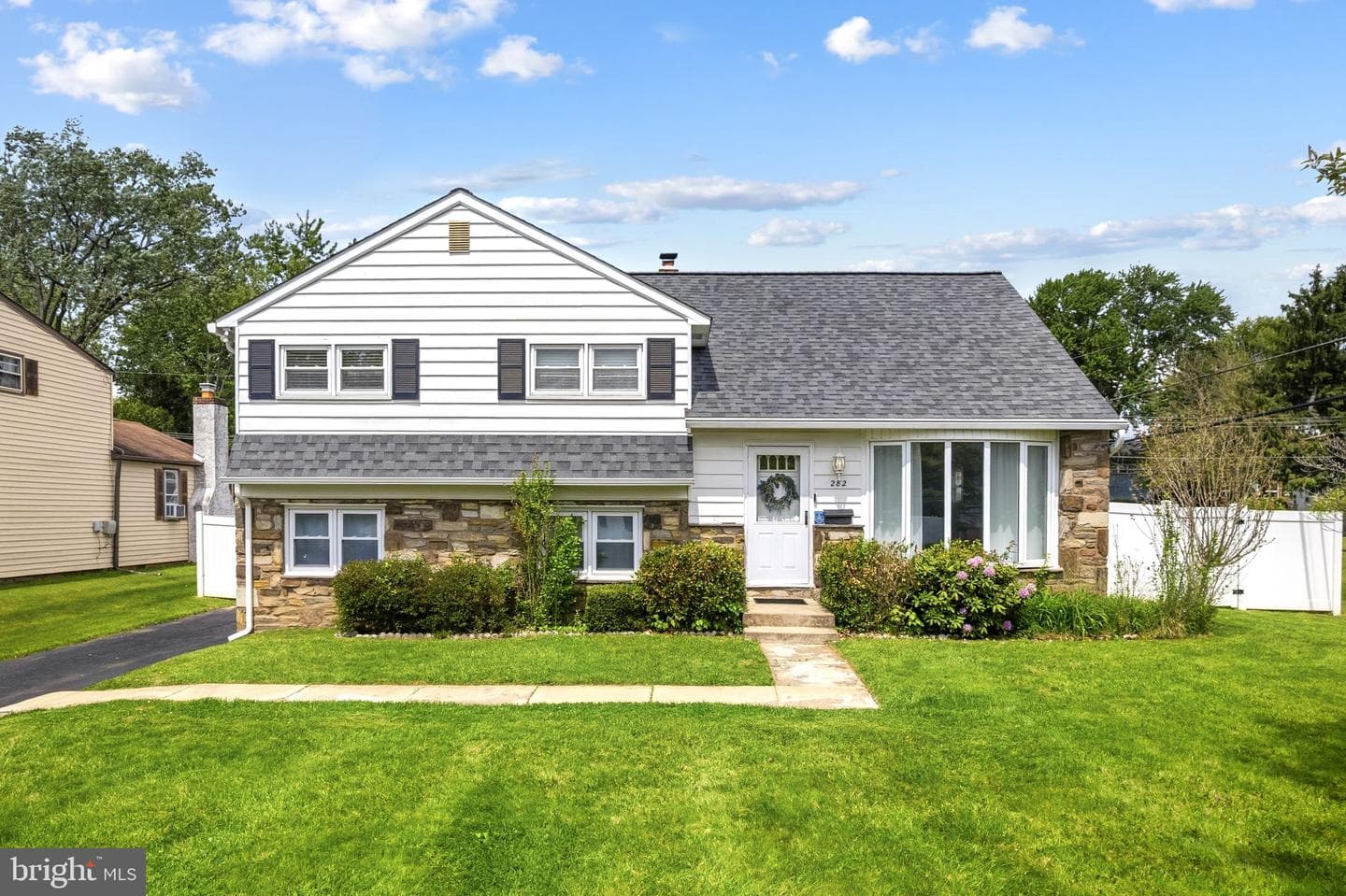 282 Henry Avenue photo 1