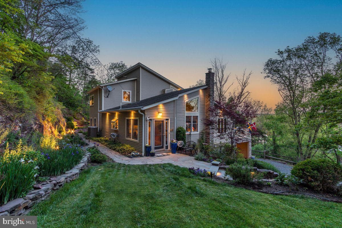 272 Headquarters Road, Erwinna