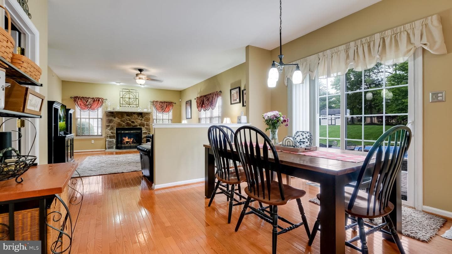 306 Crimson Court photo 16