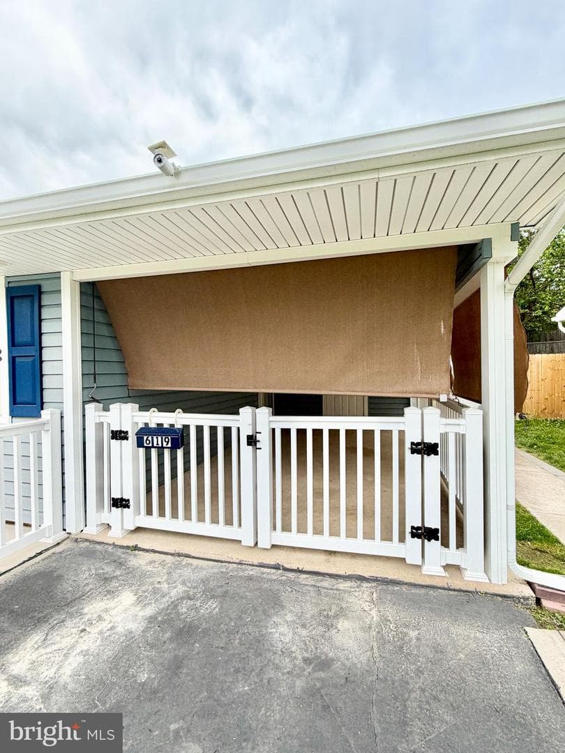 619 Beaumont Road photo 2