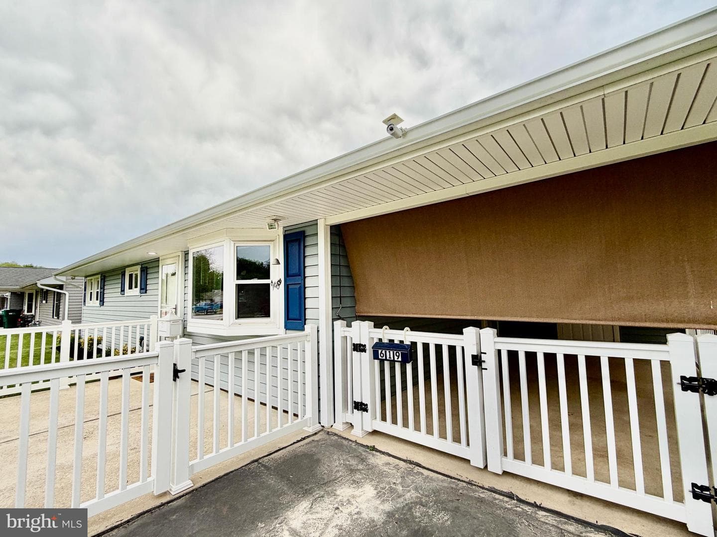 619 Beaumont Road photo 3