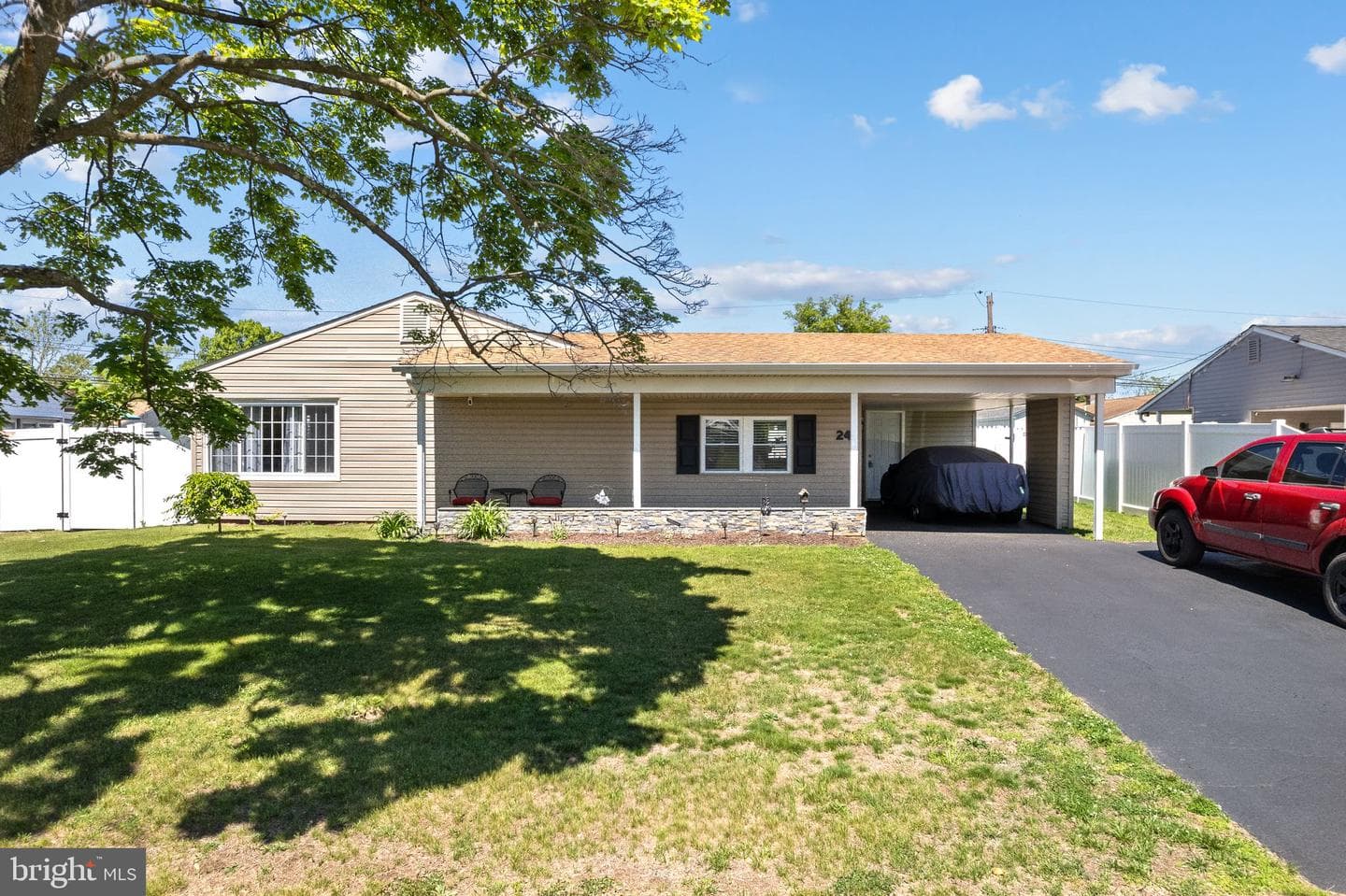24 Garden Lane, Levittown