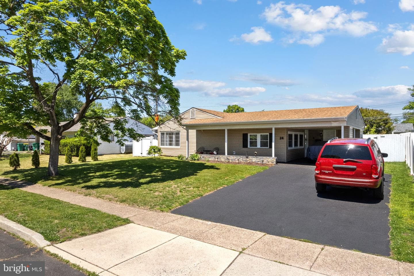 24 Garden Lane, Levittown
