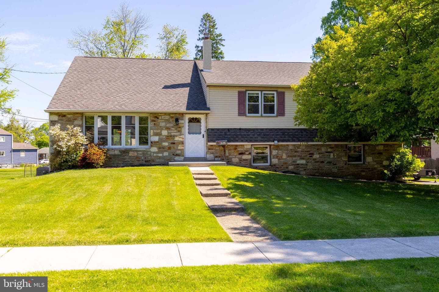 1519 Nevarc Road photo 2