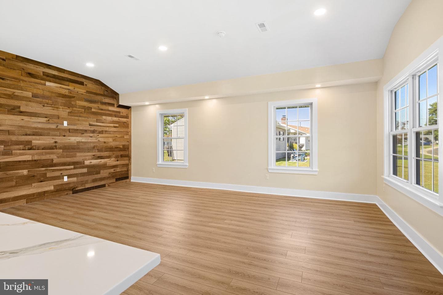 818 Chesterton Road photo 12