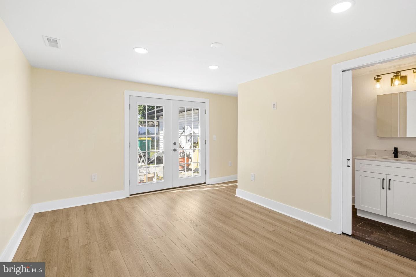 818 Chesterton Road photo 13