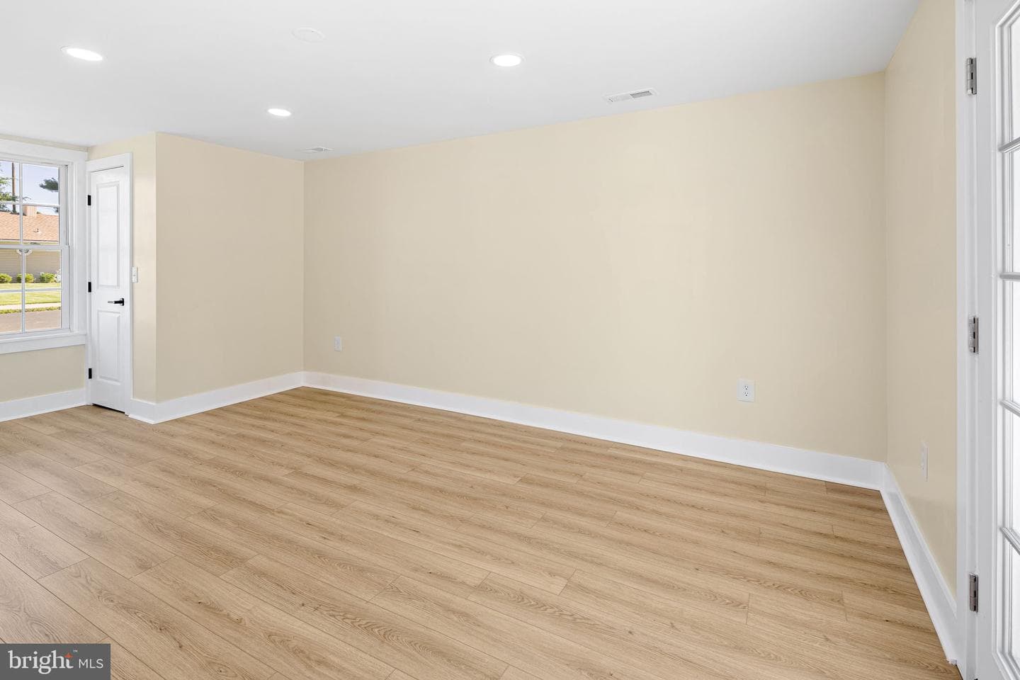 818 Chesterton Road photo 17