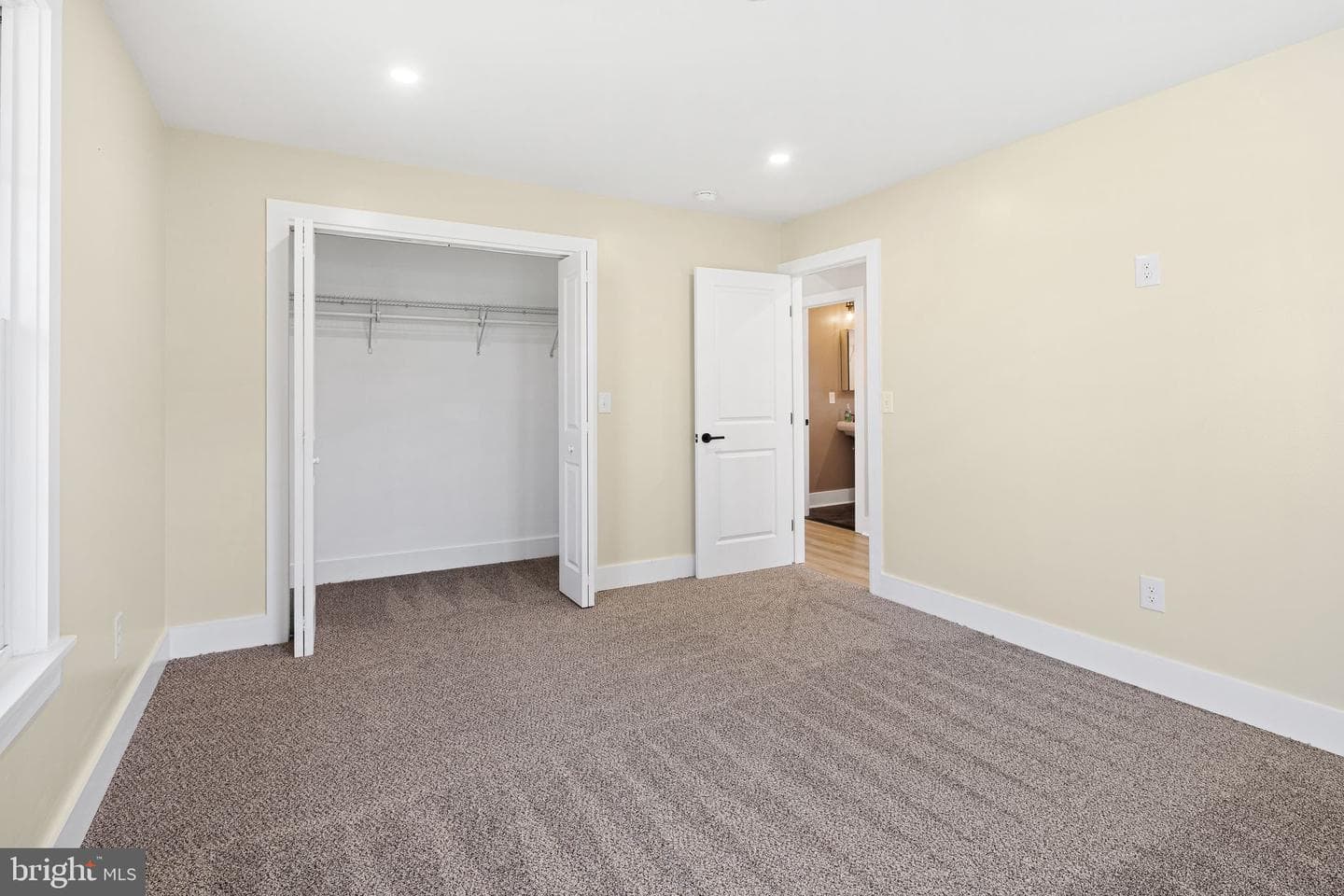 818 Chesterton Road photo 19