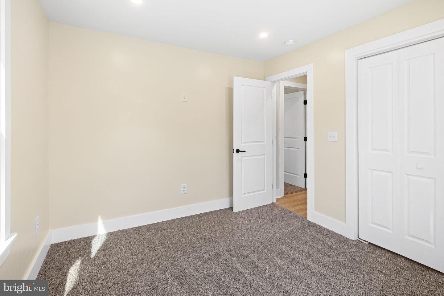 818 Chesterton Road photo 27