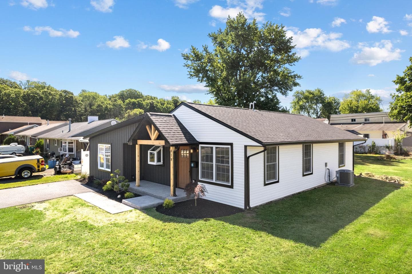 818 Chesterton Road photo 33