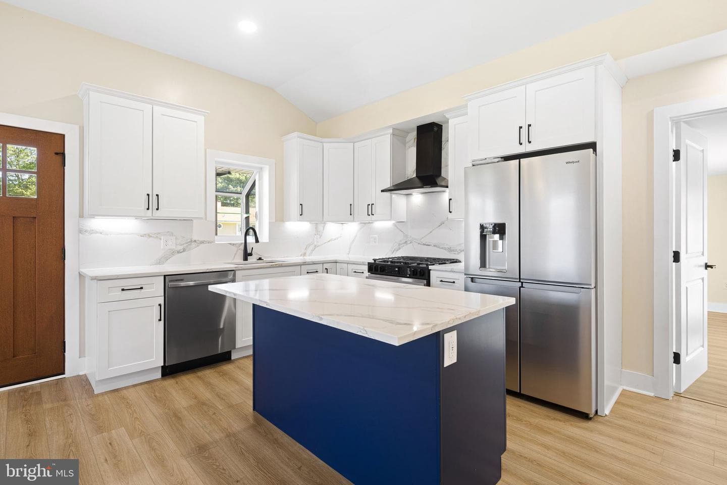 818 Chesterton Road photo 4
