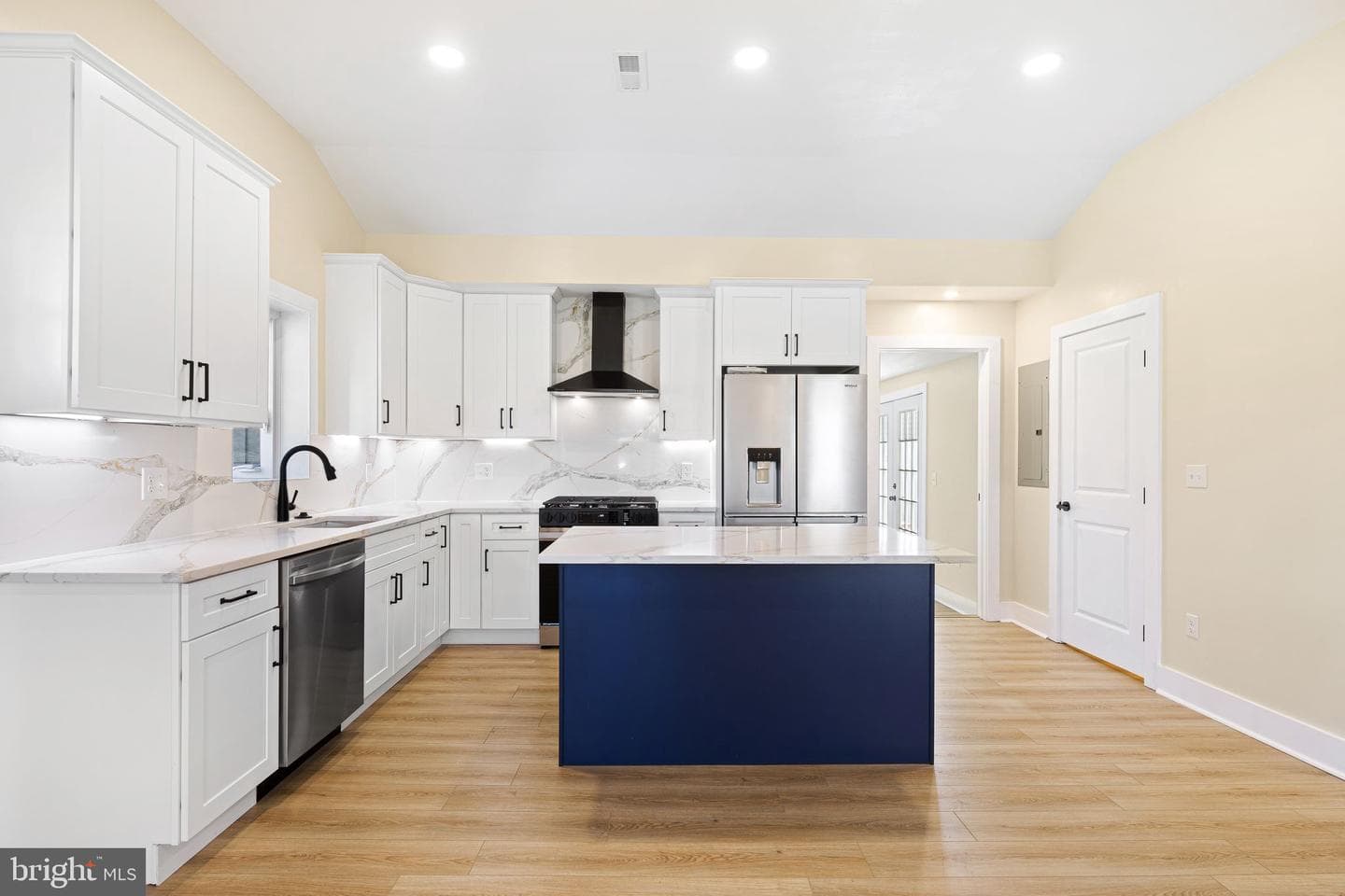 818 Chesterton Road photo 9