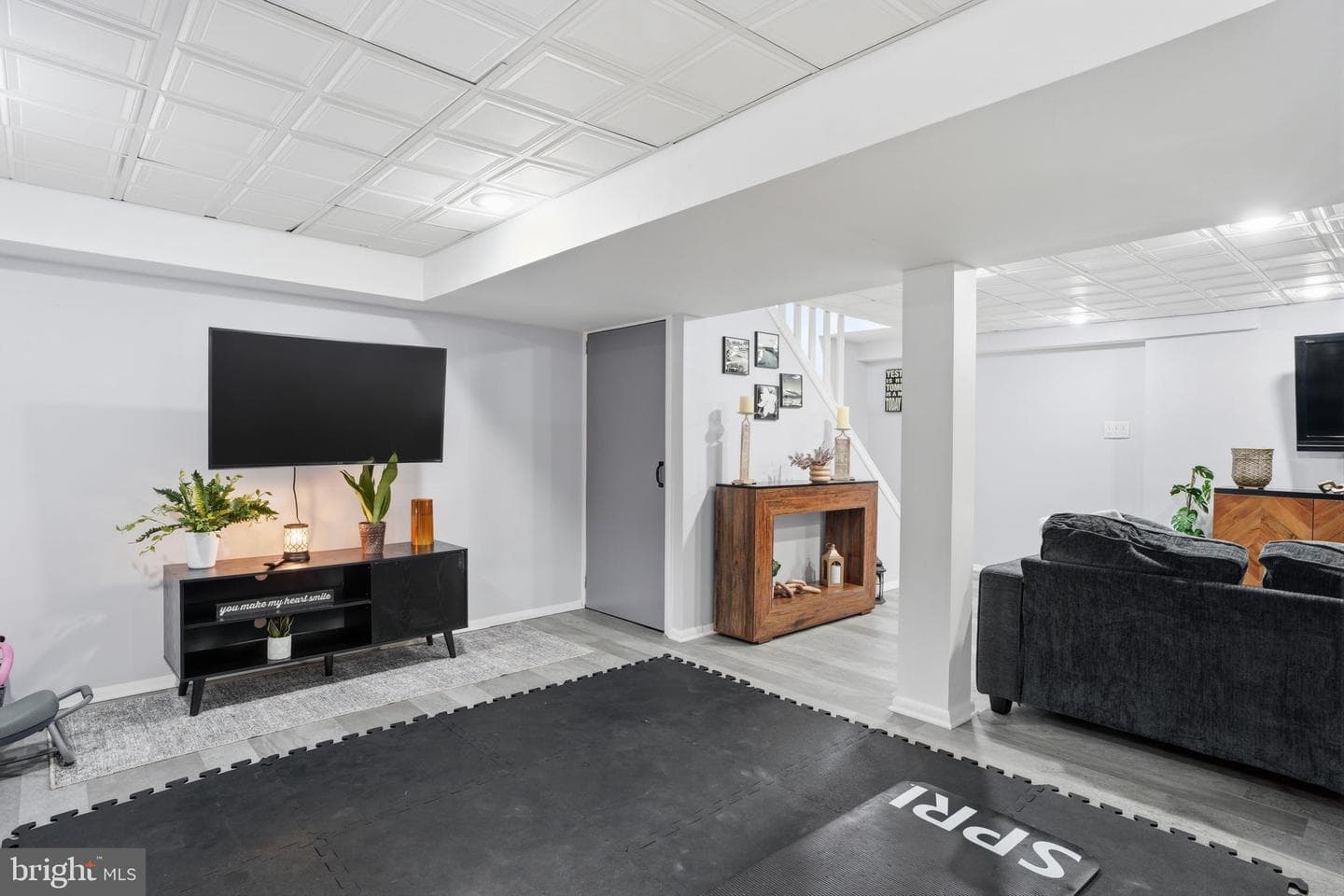276 Hampton Drive photo 40