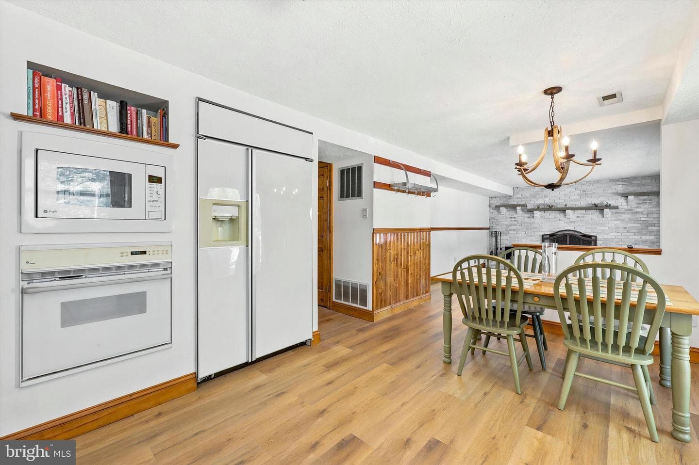 249 Cambridge Drive photo 12