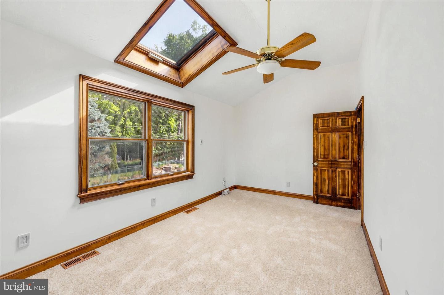 249 Cambridge Drive photo 29