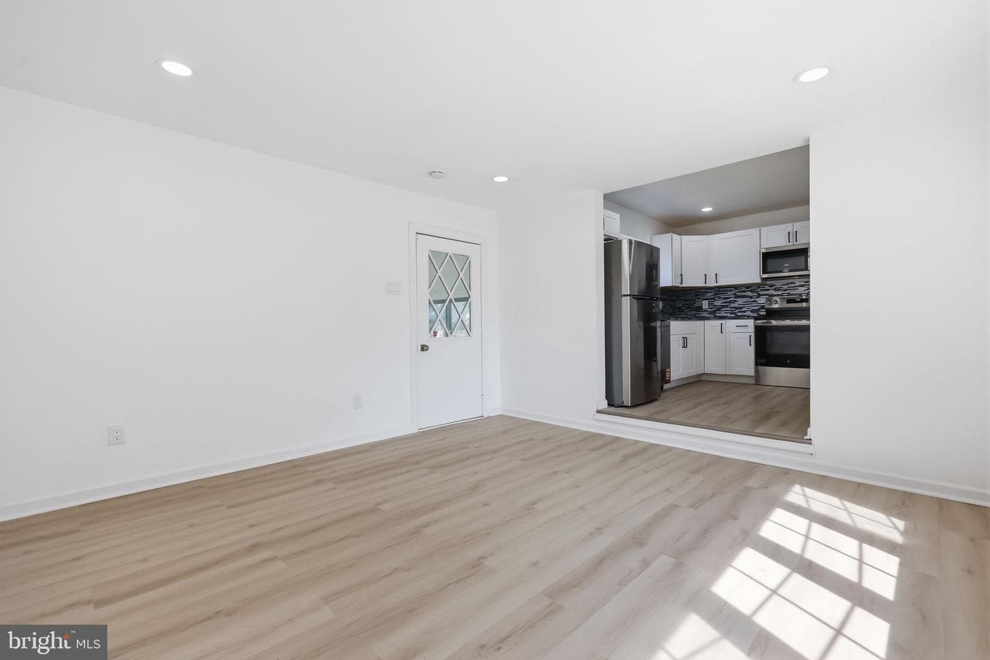 526 Cambria Ave photo 13