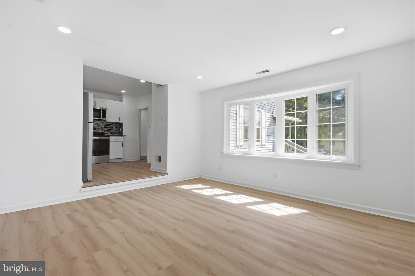 526 Cambria Ave photo 14