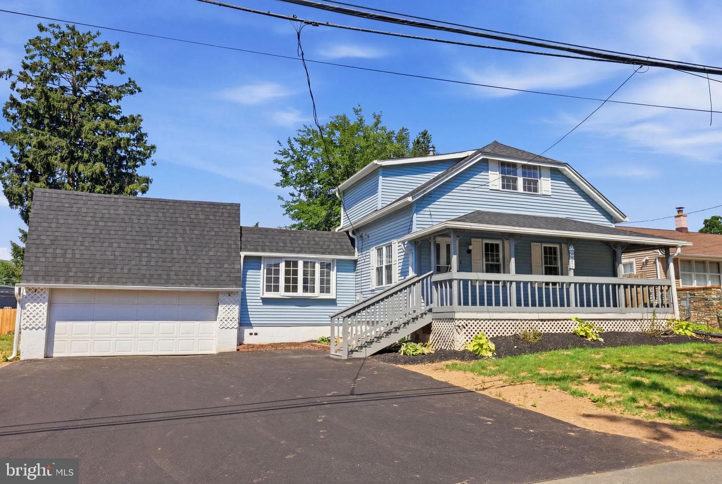526 Cambria Ave photo 2